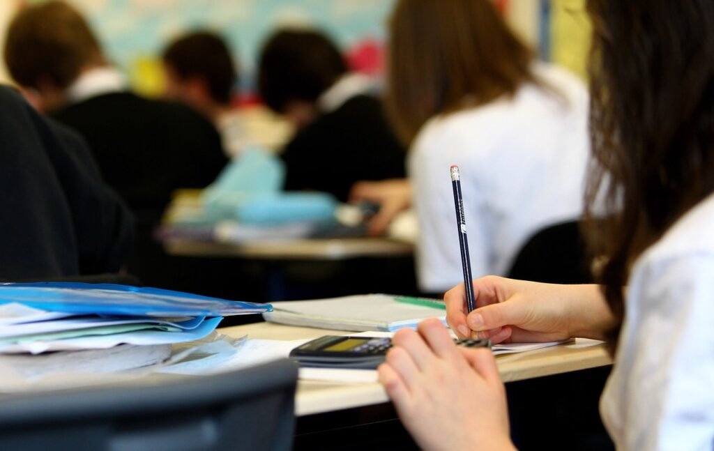 belajar-di-kelas-education-4796952_1280