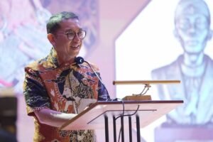 menbud-fadli-di-podium
