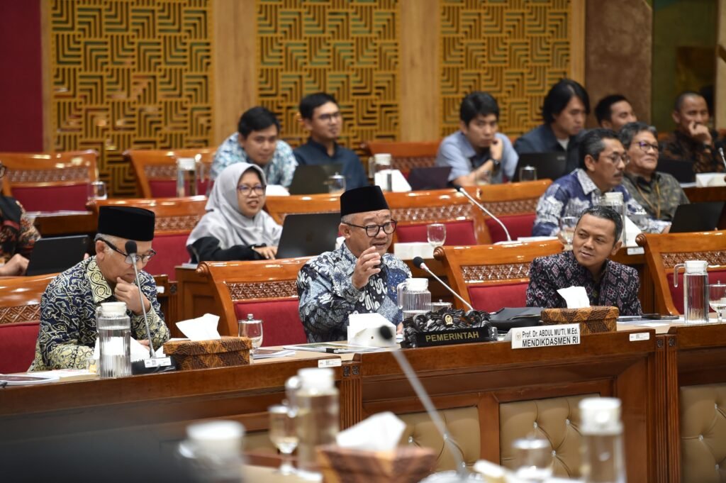 mendikdasmen-muti-rapat-di-dpr-ri