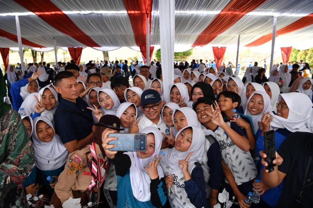 muti-dikerumuni-siswa-smp