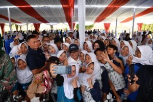 muti-dikerumuni-siswa-smp