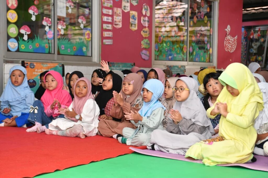 belajar-ramadhan-anak-kecils-jilbab
