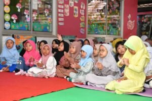belajar-ramadhan-anak-kecils-jilbab