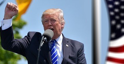 donal-trump-bendera