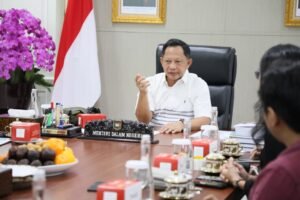 mendagri-kaos-berkerah
