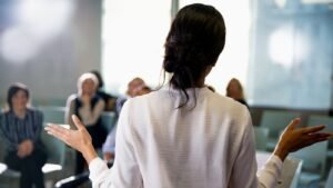 woman-public-speaking-communication