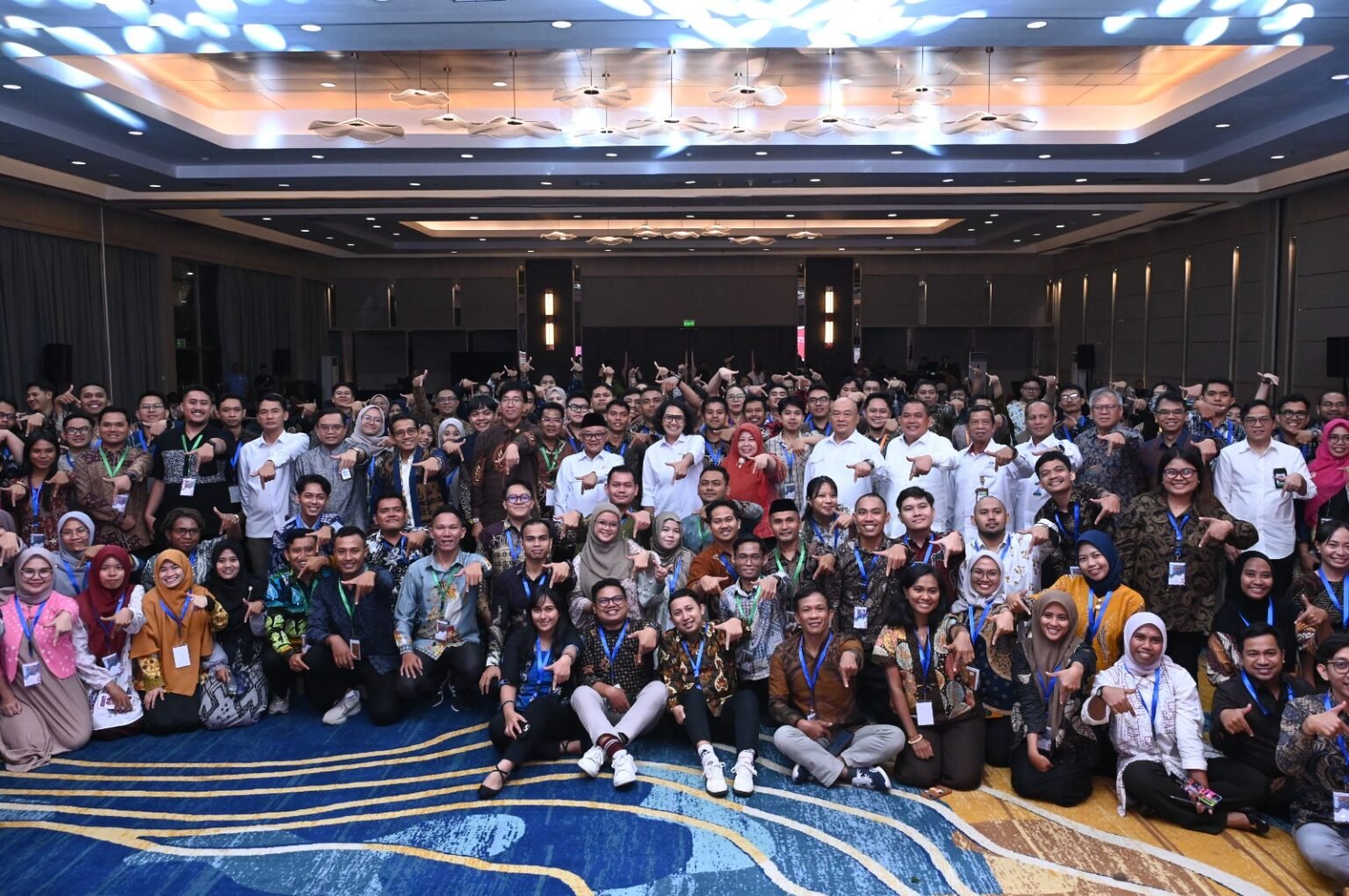 Alumni LPDP Turun ke Daerah 3T, Optimalkan Interactive Flat Panel di ...