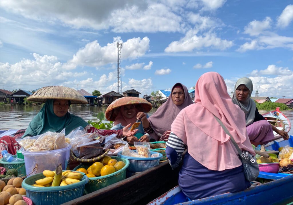 perahu-warga-pesisir-uper
