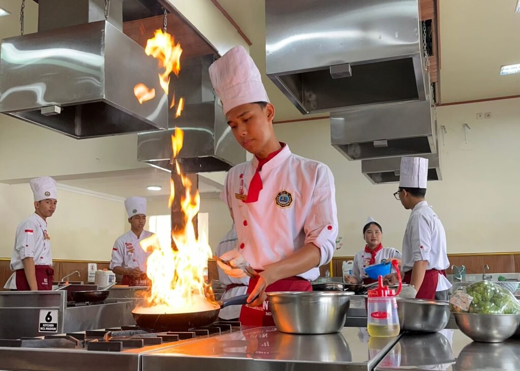 anak-smk-latihan-tata-boga-masak