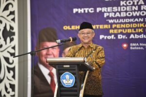 mendikdasmen-muti-podium-batam