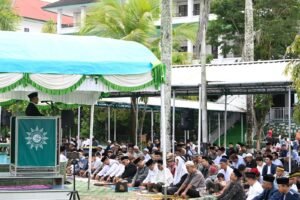 mendikdasmen-podium-muti-muhammadiyah-shalat-id