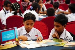 siswa-siswa-membaca-literasi