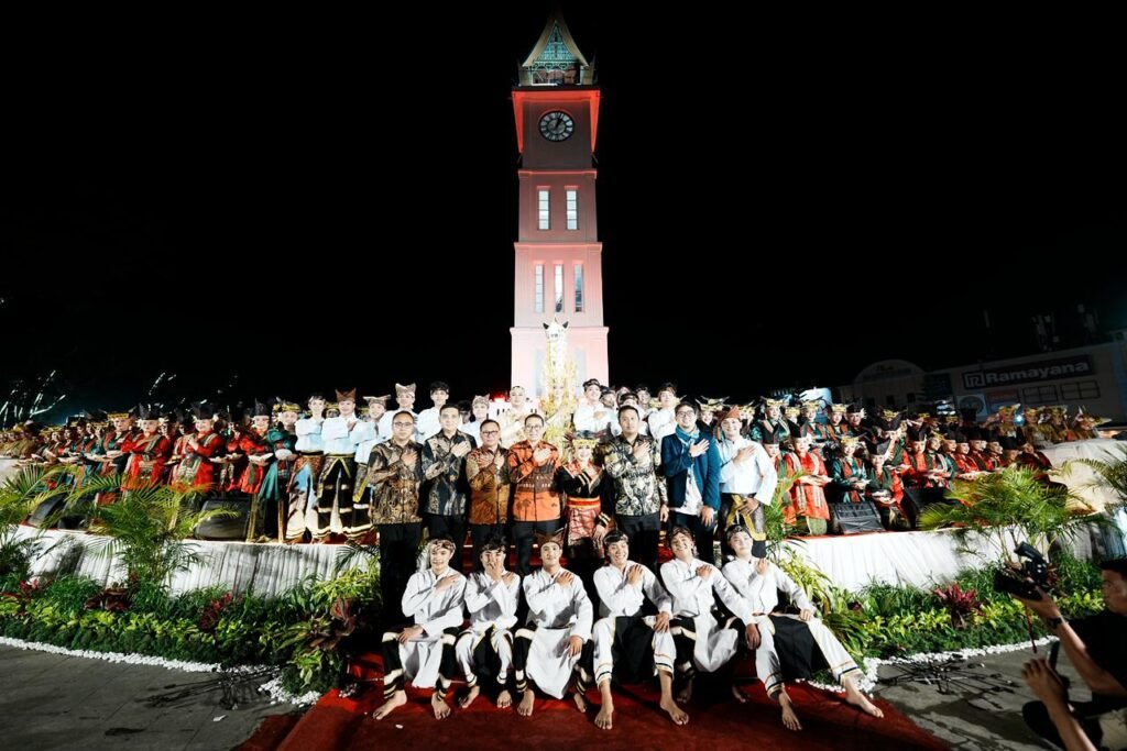 100-tahun-jam-gadang