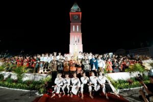 100-tahun-jam-gadang