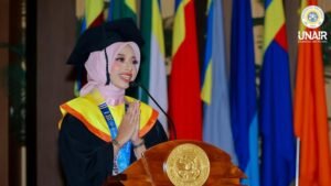 devi-lulusan-terbaik-unair-1782015103363_169