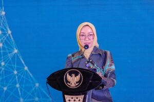estiarty-kemenaker-latar-biru