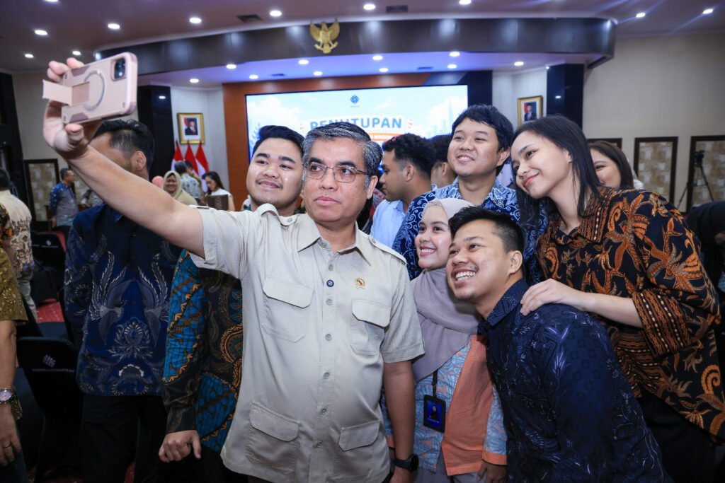 menaker-yas-selfi-mahasiswa