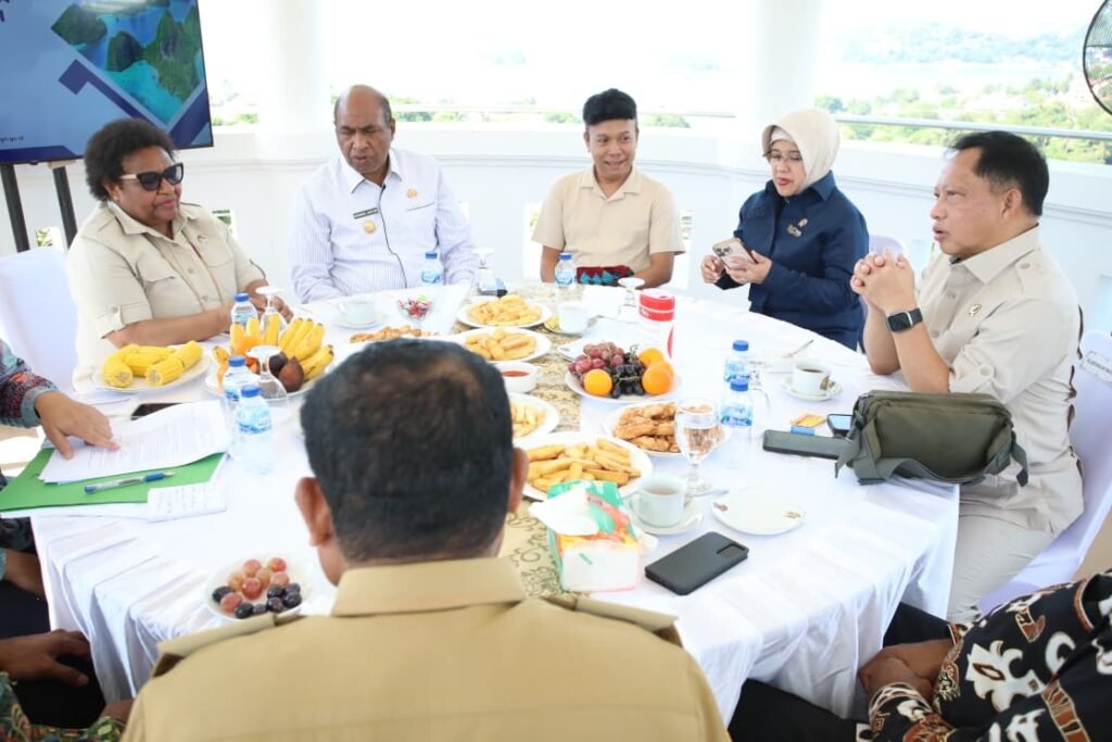 mendagri-rapat-bundar-papua