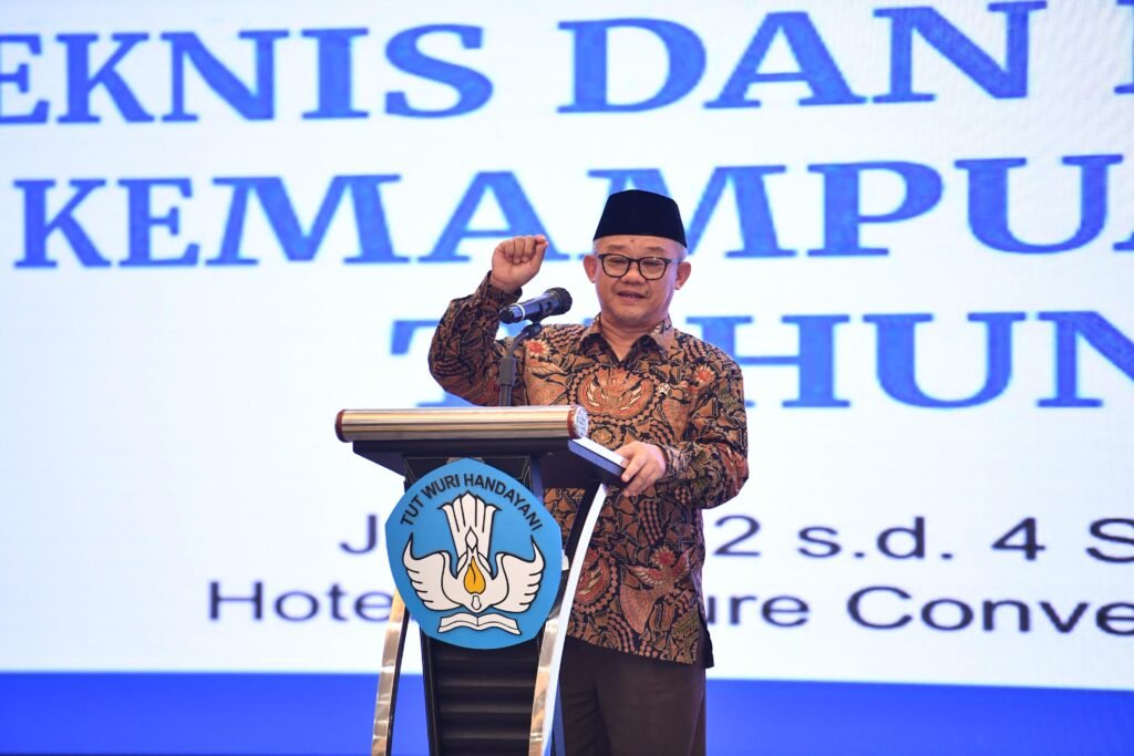muti-pidato-kepal-tangan