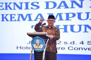muti-pidato-kepal-tangan