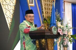 muti-podium-batik-hijau
