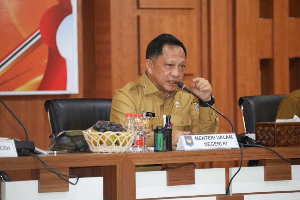 tito-kepal-tangan-ingatkan