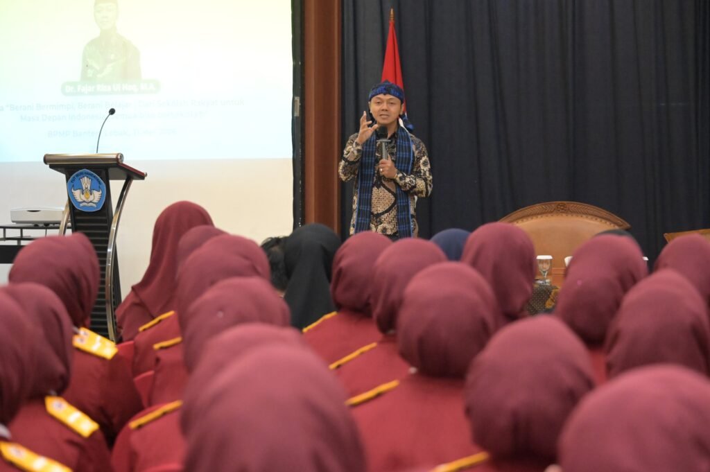 wamendikdasmen-fajar-depan-para-jilbabmarun