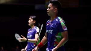 Pebulu tangkis ganda campuran Indonesia Nita Violina Marwah (kiri) dan Amri Syahnawi.