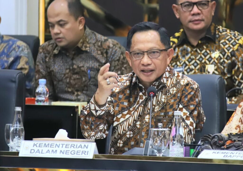batik-mendagri-tito