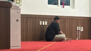 femas-saat-diduga-berada-di-masjid-ansan-korea-1784517233243_169