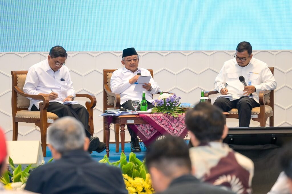 mendikdasmen-muti-duduk-tengah-1