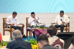 mendikdasmen-muti-duduk-tengah