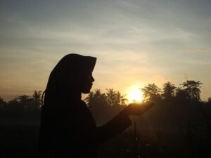 siluet-wanita-jlibab-pixabay