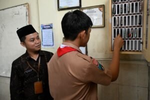 siswa-simpan-hp-di-sekolah-smp-sidoarjo