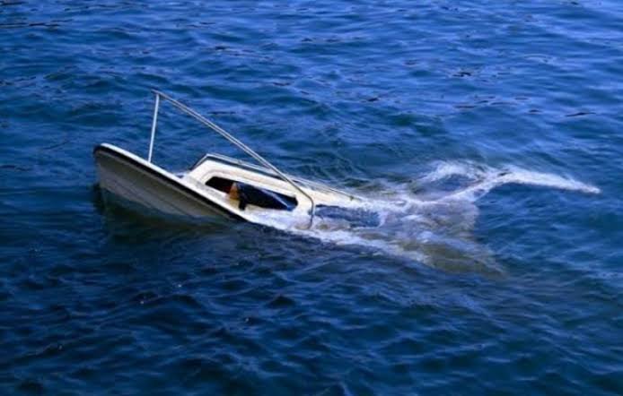 speedboat-tenggelam-pixabay