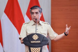 tangan-menaker-yassierli