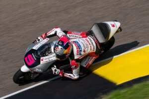 veda-ega-pratama-moto3-tampak-bawah-keren