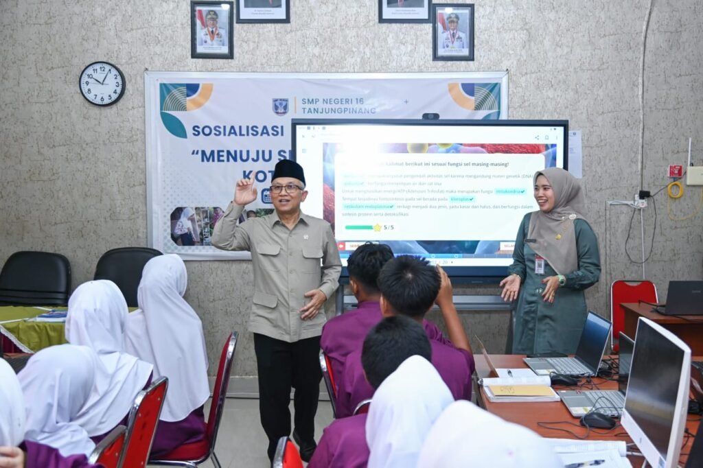 wamen-atip-mengajar-kepri