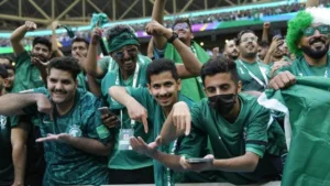 637ced10190c3-suporter-arab-saudi-di-piala-dunia-2022_1265_711