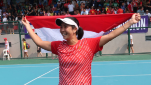 Aldila-S-PELTI-merah-putih