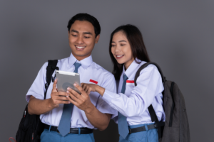 Ilustrasi-2-siswa-siswa-SMA-canvacom