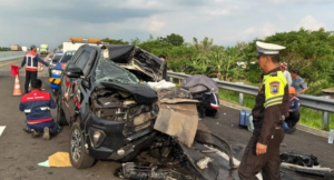 Kecelakaan-mobil-anggota-DPR-di-Tol-Paspro