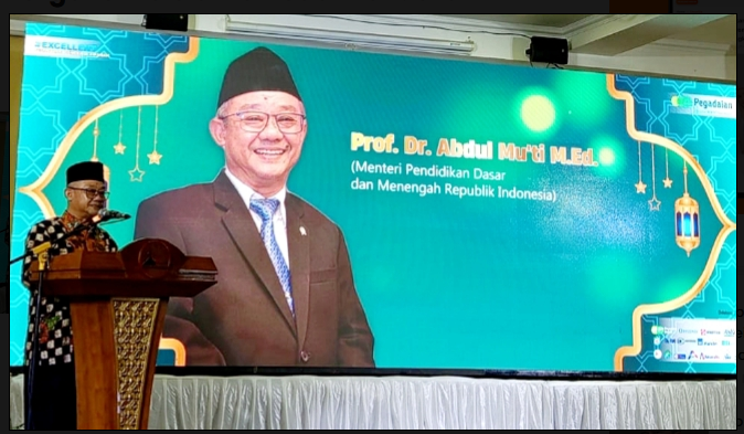 abdul-muti-podium-pesantren-cendekia