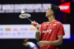 alwi farhan mainan raket dan kok pakai kaos merah