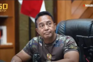 andika-perkasa-kaos-sedang-duduk-youtube-tni