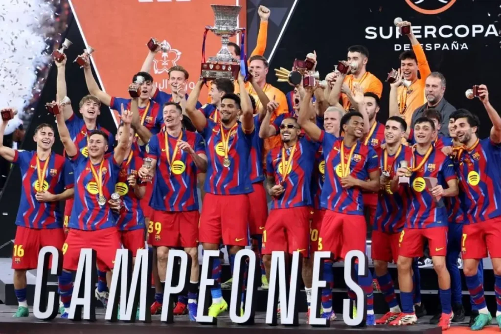 Piala Super Spanyol 2027 pindah ke Istanbul, Turki. Barcelona, Real Madrid, Real Sociedad, dan Atletico Madrid siap bersaing.