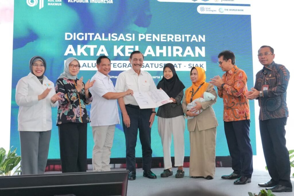 Kegiatan Peluncuran Digitalisasi Akta Kelahiran melalui Integrasi SatuSehat-SIAK di Puskesmas Pasar Minggu, Jakarta, Selasa (11/8/2026).