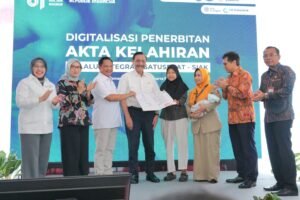 Kegiatan Peluncuran Digitalisasi Akta Kelahiran melalui Integrasi SatuSehat-SIAK di Puskesmas Pasar Minggu, Jakarta, Selasa (11/8/2026).