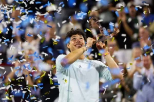 ben shelton juara