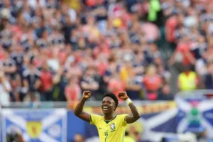 brasil-vincius-kepal-tertawa